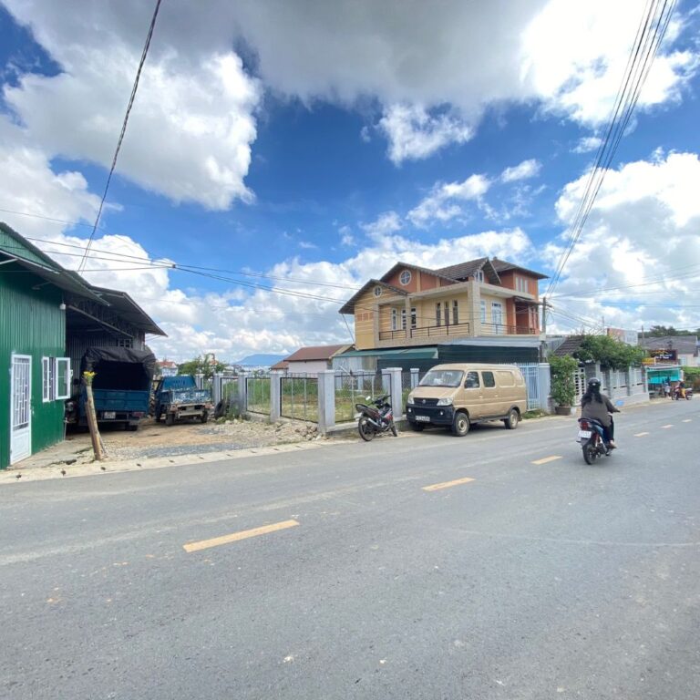 Bán 2 lô đất, đường Nam Hồ, Phường 11, thành phố Đà Lạt, 289m2 và 365m2, Mặt tiền đường nhựa chính