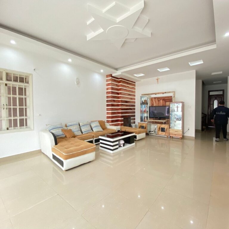 Bán nhà, Nguyễn Hữu Cảnh, Phường 8, thành phố Đà Lạt, 132.84m, Đường bê tông 8m