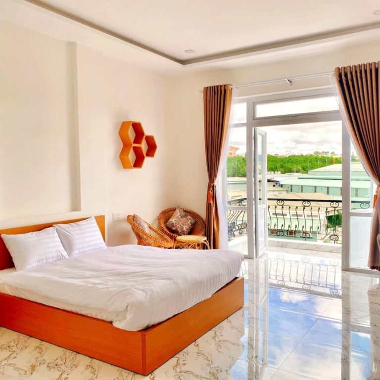 Bán 2 căn khách sạn, đường Nguyễn Công Trứ, Phường 2, thành phố Đà Lạt, gần nút giao Nguyễn Công Trứ  – Xô Viết Nghệ Tĩnh, 152,79m2 và 100m2, Mặt tiền đường Nguyễn Công Trứ 10m