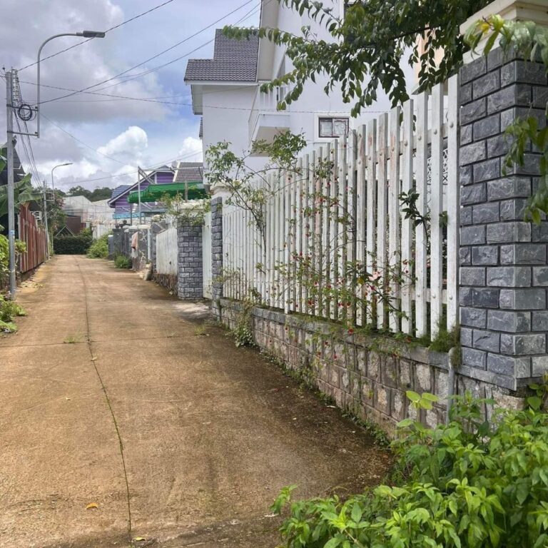 Bán đất, đường Mai Anh Đào, Phường 8, thành phố Đà Lạt, Gần KDL Thung Lũng Tình Yêu, 200m2, Đường ô tô vào tận nơi