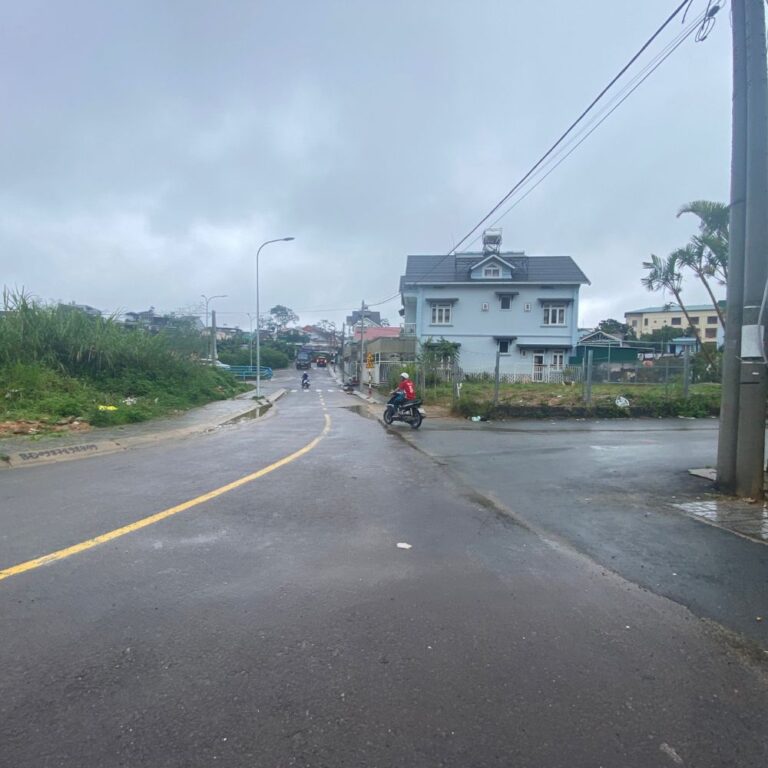 Bán đất, KQH Phạm Hồng Thái, phường 10, thành phố Đà Lạt, gần hồ Xuân Hương, 76,5m2, 3 mặt tiền đường ô tô tận nơi