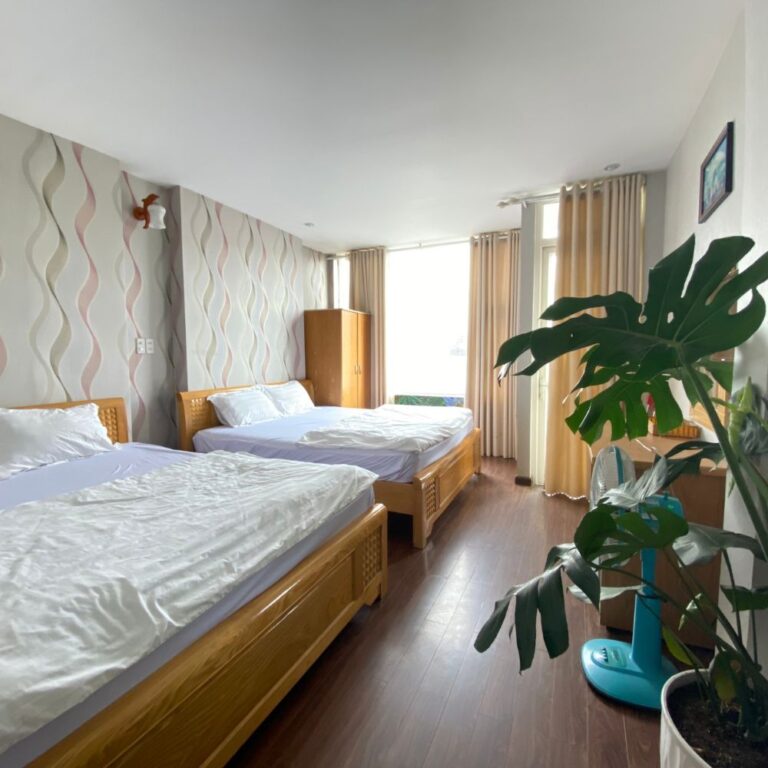 Bán khách sạn, mặt tiền Bùi Thị Xuân, phường 2, thành phố Đà Lạt, gần hồ Xuân Hương, 44m2, Đường nhựa ô tô 8,25m