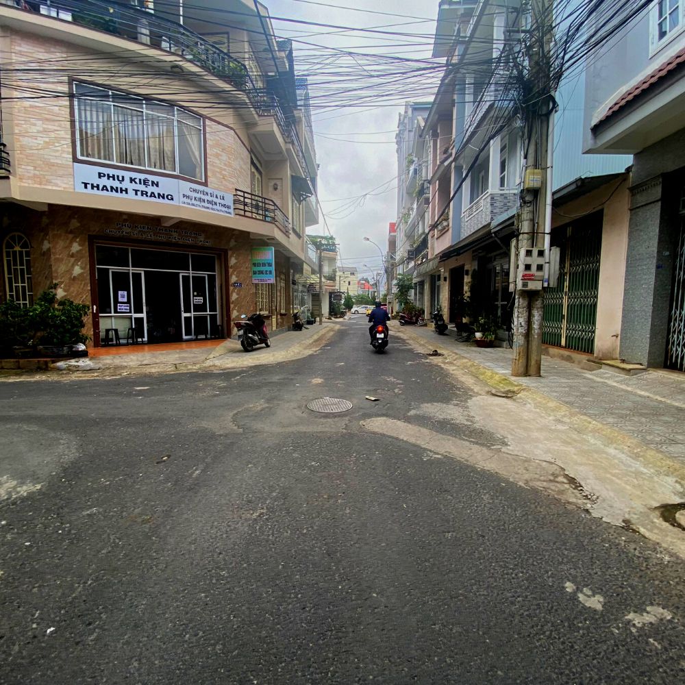 Cho thuê nhà, đường Mạc Đỉnh Chi, phường 4, thành phố Đà Lạt, 200m2/sàn, Thích hợp cho thuê văn phòng, Đường ô tô đến tận nơi