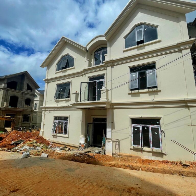 Bán 6 căn biệt thự, đường Măng Line, phường Langbiang (P7 cũ), thành phố Đà Lạt, xấp xỉ 200m2/căn, Thích hợp đầu tư định cư, Đường ô tô vào tận nơi