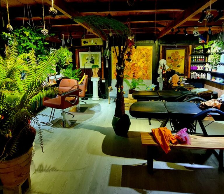 Bán nhà, đường Hoàng Hoa Thám, phường 10, thành phố Đà Lạt, 160m2, thích hợp kinh doanh bất động sản nghỉ dưỡng, Đường ô tô lộ giới 14m