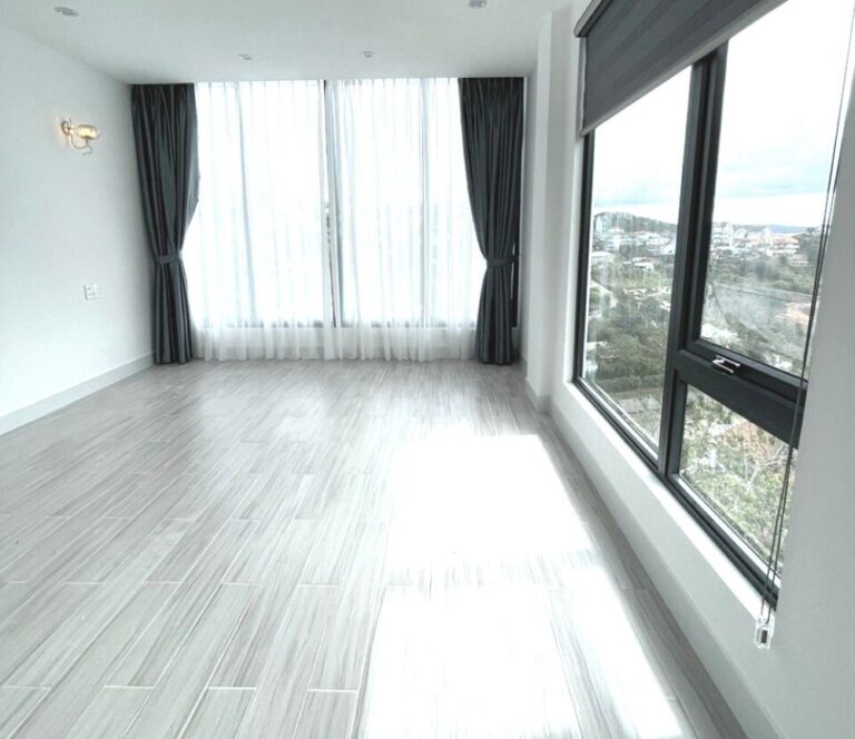 Bán khách sạn, đường Khe Sanh, phường 10, thành phố Đà Lạt, 490.29m2, gần đèo Mimosa, Đường hẻm ô tô đến tận nơi