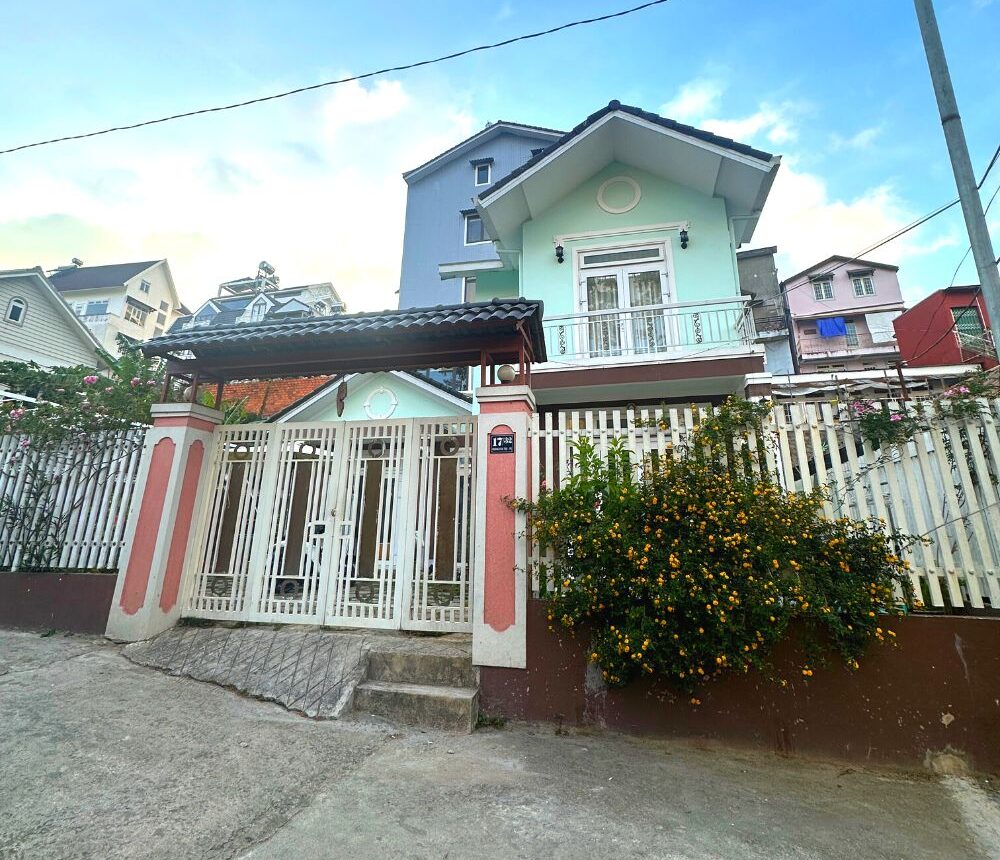 Bán biệt thự, đường Hoàng Văn Thụ, phường 5, thành phố Đà Lạt, 200m2, cách hồ Xuân Hương 3km, Đường ô tô 4m đến tận nơi