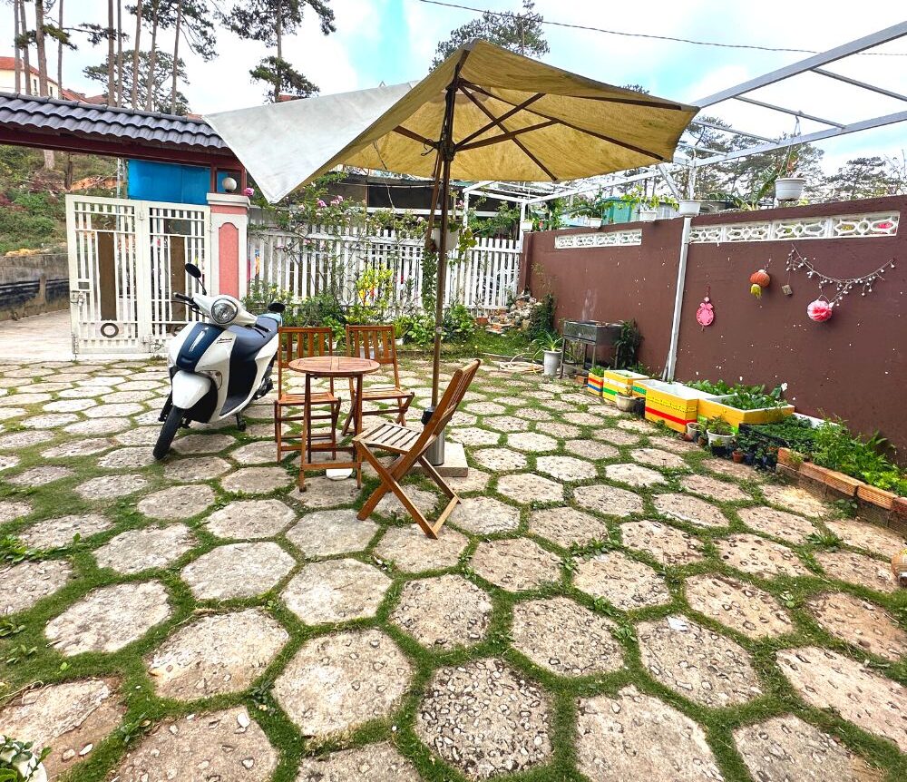 Bán biệt thự, đường Hoàng Văn Thụ, phường 5, thành phố Đà Lạt, 200m2, cách hồ Xuân Hương 3km, Đường ô tô 4m đến tận nơi