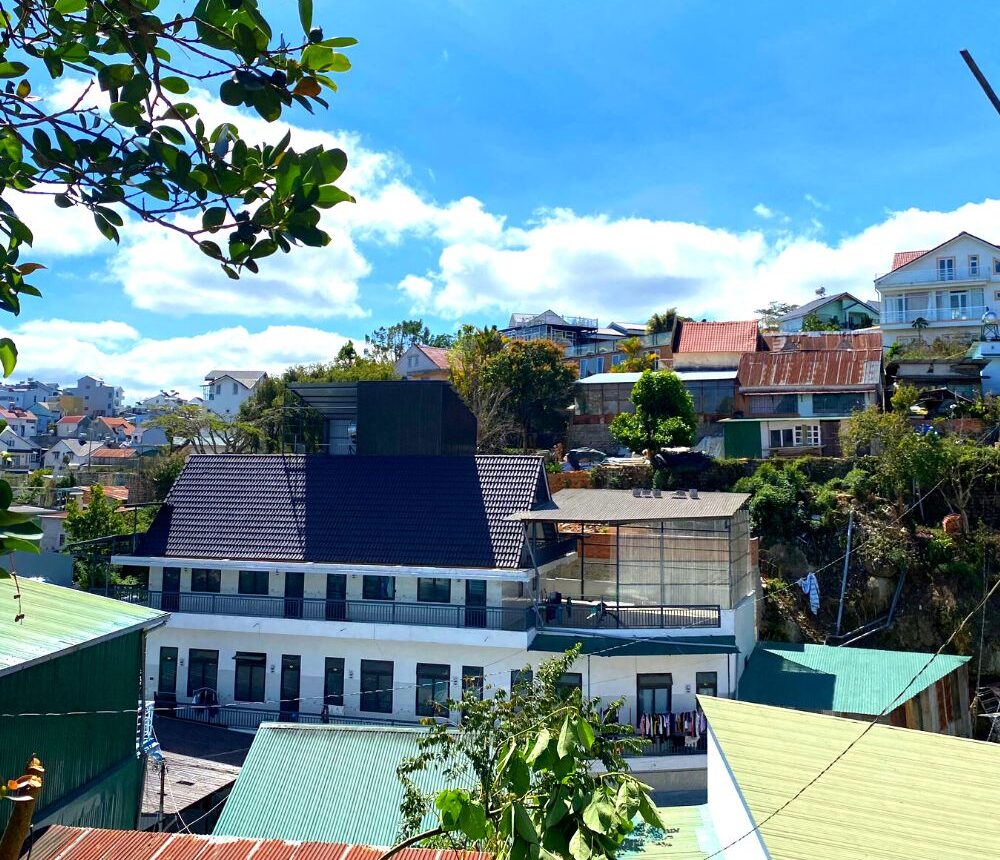 Bán đất tặng nhà, đường Lê Hồng Phong, phường 4, thành phố Đà Lạt, 147m2, ngang 13m, Gần trung tâm hành chính tỉnh, Đường hẻm xe máy tận nhà