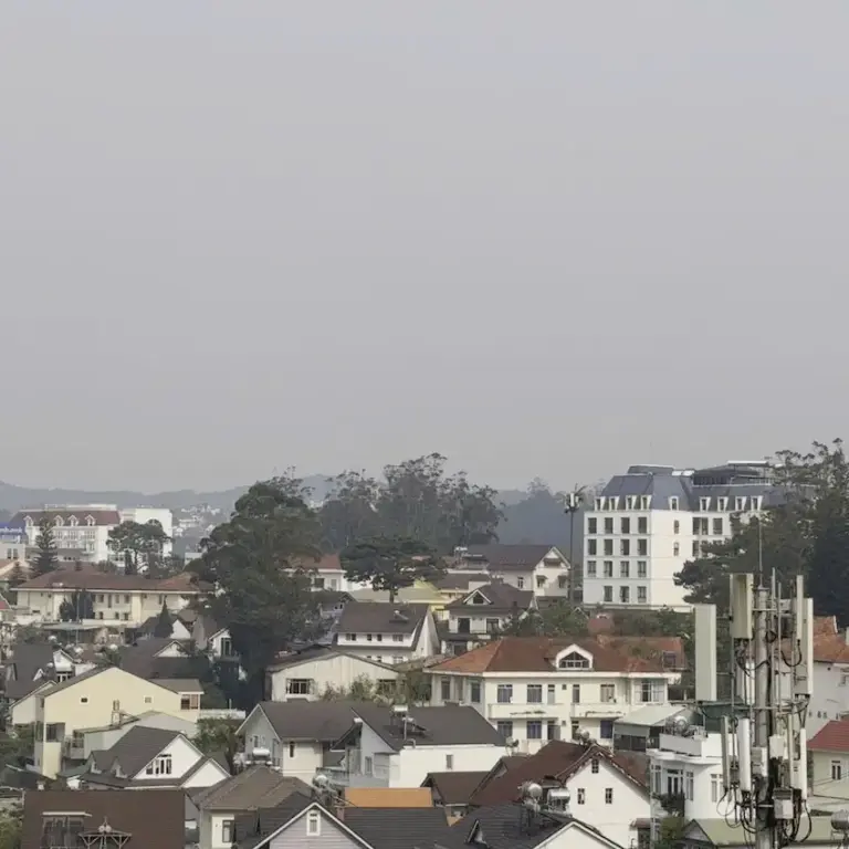 Cho thuê từng tầng mặt bằng kinh doanh đường Yersin – Phường Xuân Hương – Đà Lạt (800m2/ tầng, hợp đồng cho thuê, 40 triệu/ tầng)